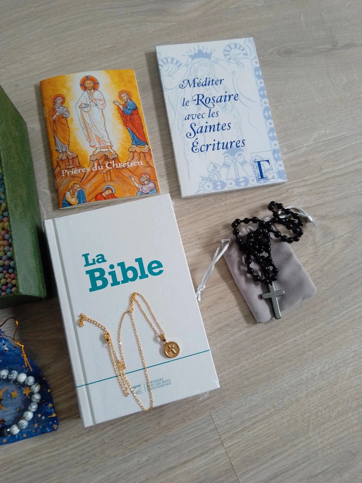 Lote Caja regalo artículos religiosos nuevos – photo 2